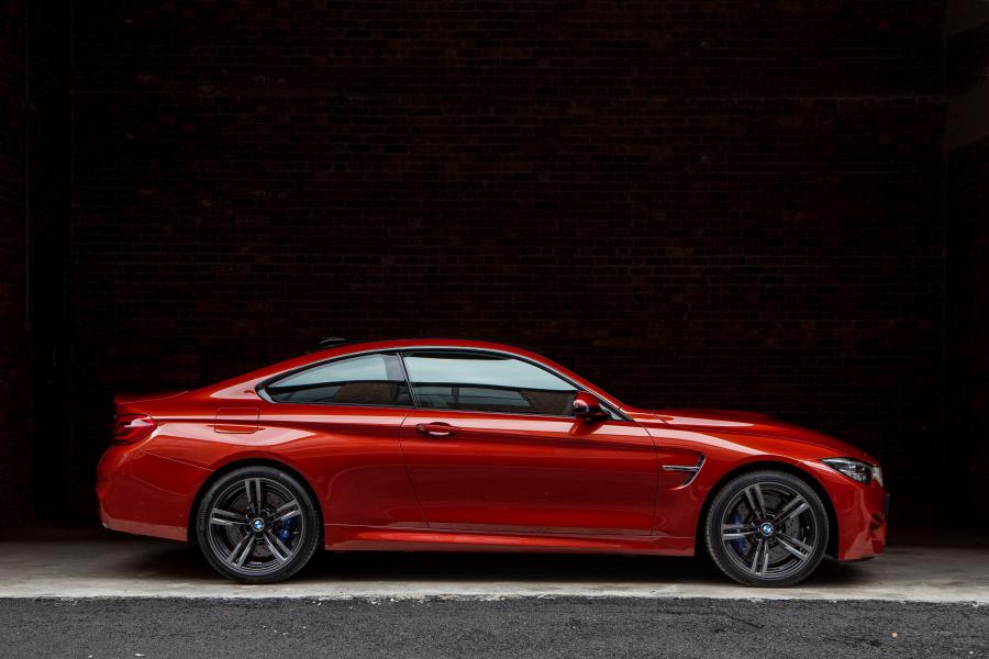  BMW M4 Coupe 2017 года  (MY) (фото 6 из 9)